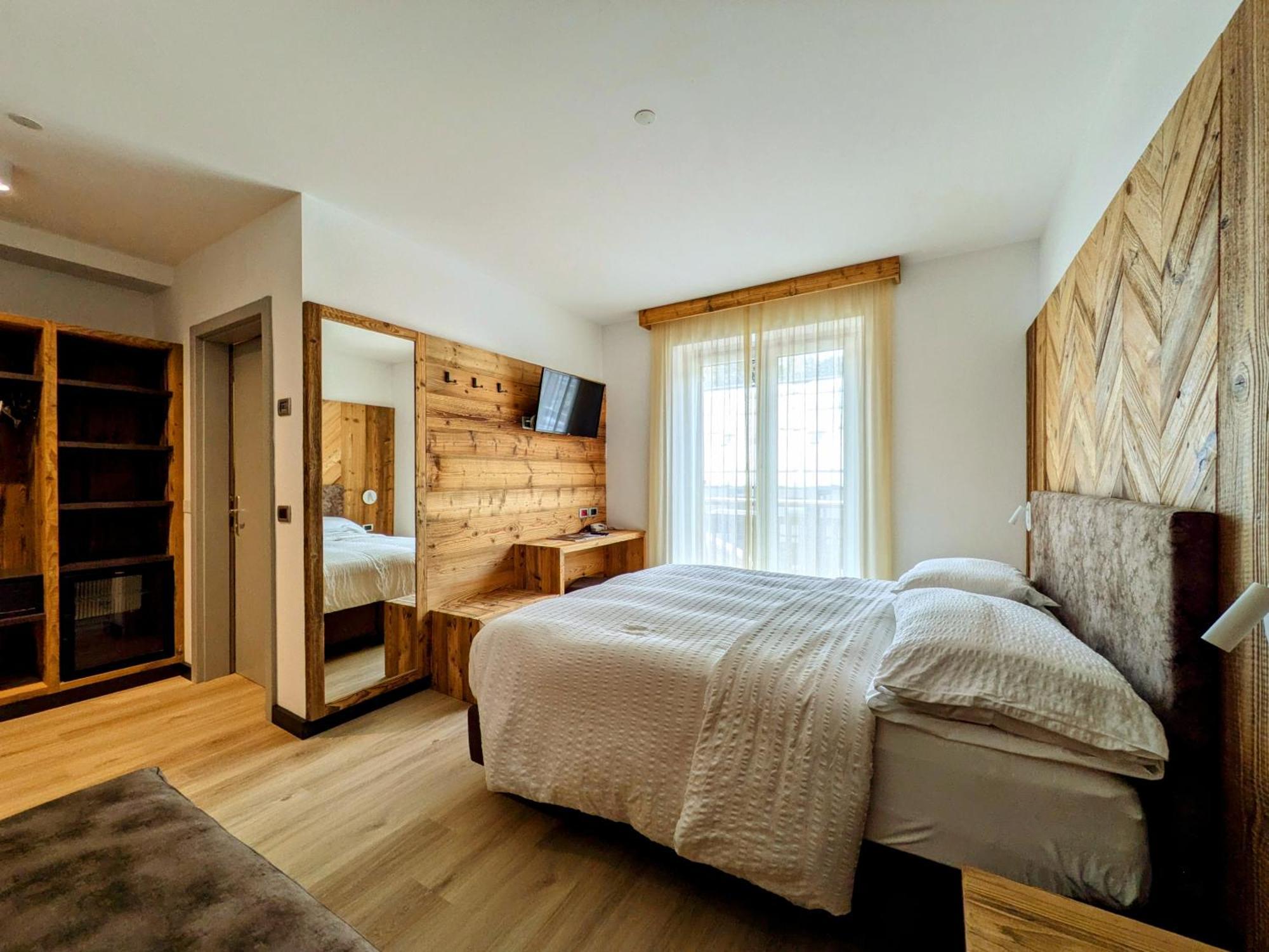 Hotel Ariston ***S Мадонна-ди-Кампильо Экстерьер фото