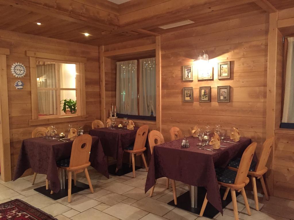 Hotel Ariston ***S Мадонна-ди-Кампильо Экстерьер фото